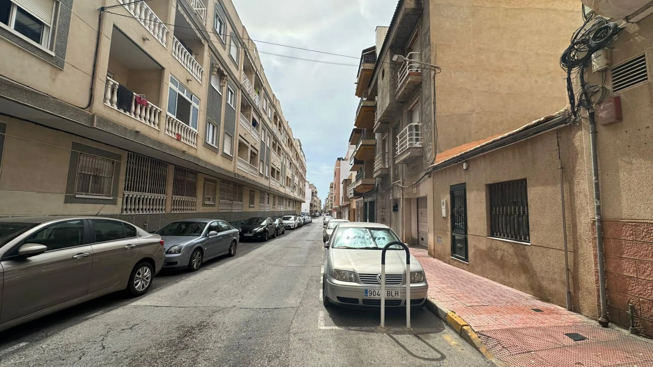 2 BEDROOM 1 BATHROOM APARTMENT WITH GARAGE IN THE CENTER OF TORREVIEJA