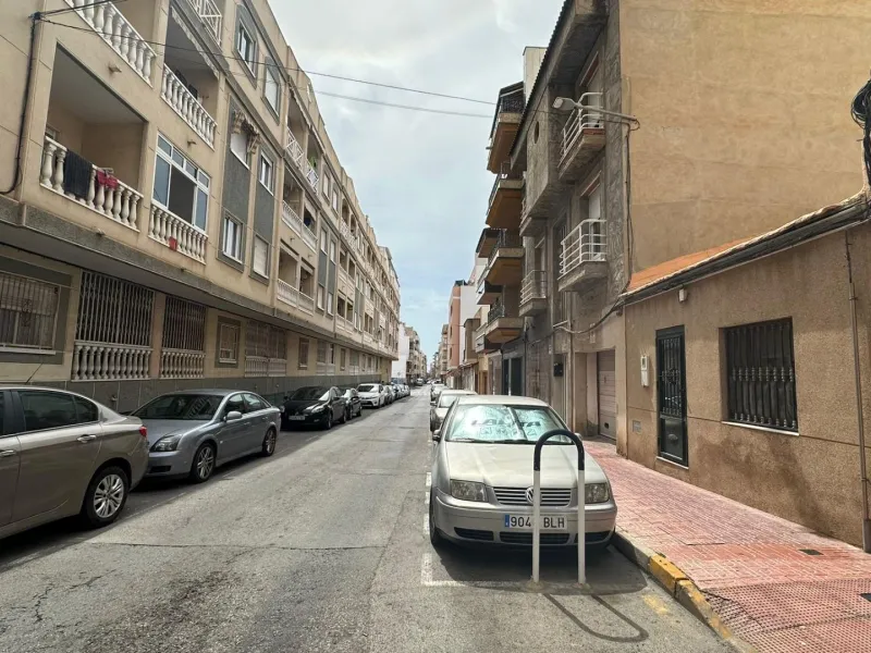 2 BEDROOM 1 BATHROOM APARTMENT WITH GARAGE IN THE CENTER OF TORREVIEJA