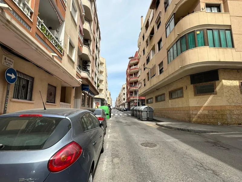 2 BEDROOM 1 BATHROOM APARTMENT WITH GARAGE IN THE CENTER OF TORREVIEJA