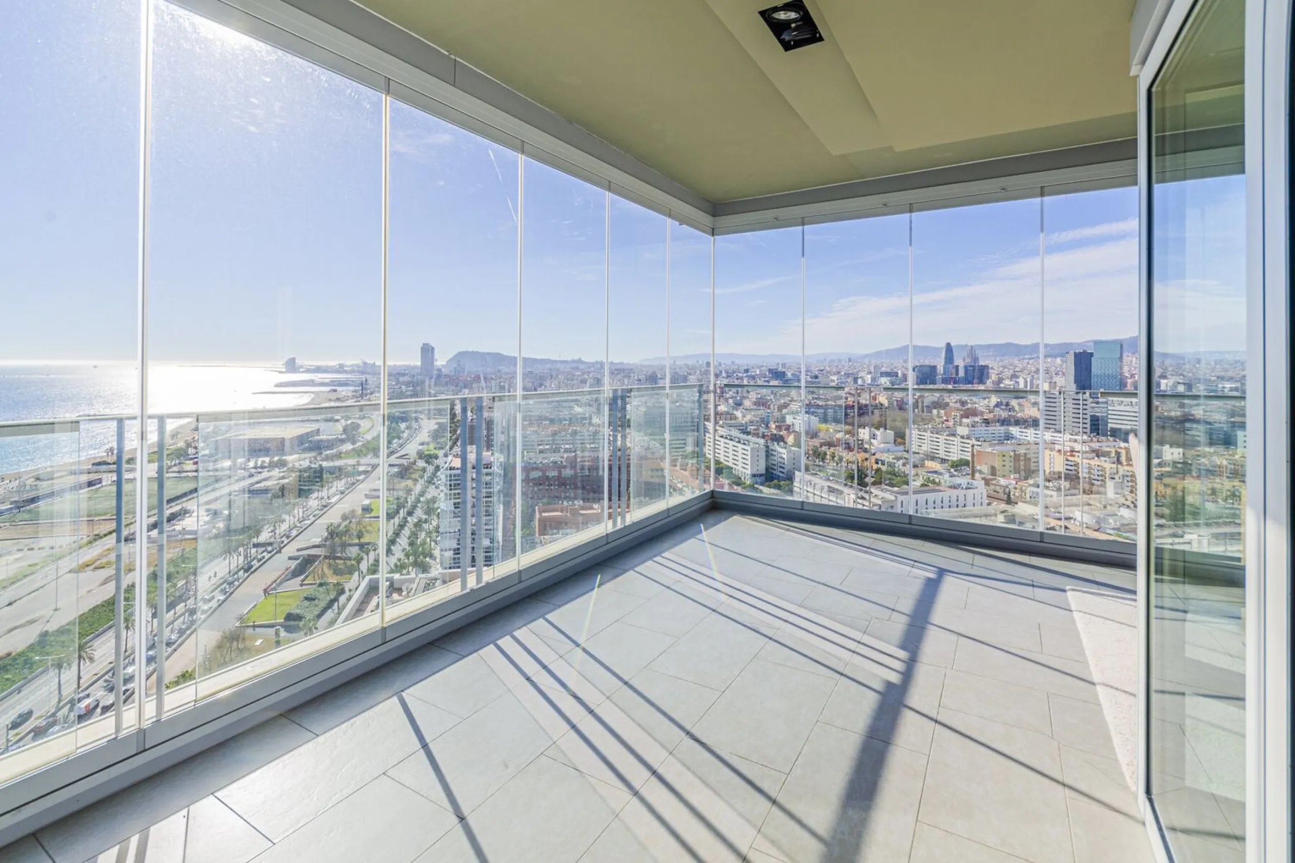 High-Rise Apartment with Terrace and Panoramic Views in Diagonal Mar, Barcelona