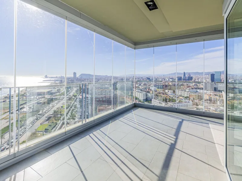 High-Rise Apartment with Terrace and Panoramic Views in Diagonal Mar, Barcelona