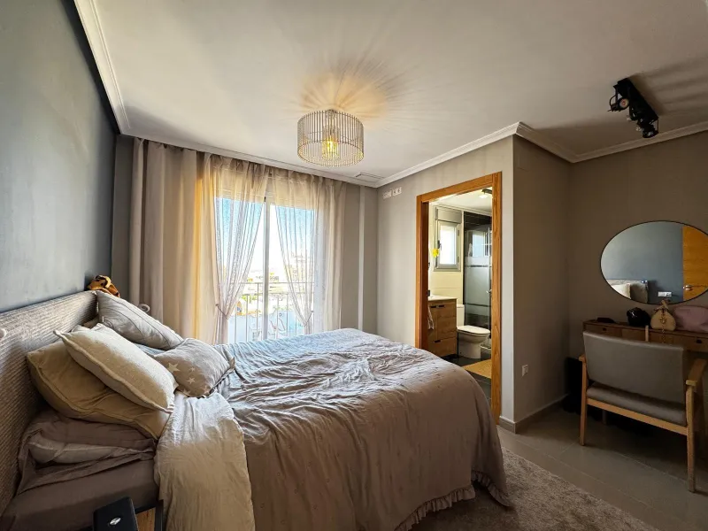 APARTAMENTO CON VISTAS AL PARQUE CON GARAJE+TRASTERO INCLUIDO. 3 DORM. 2 BAÑOS. SUPERFICIE DE 89 M2. PLAYA A 800 M.