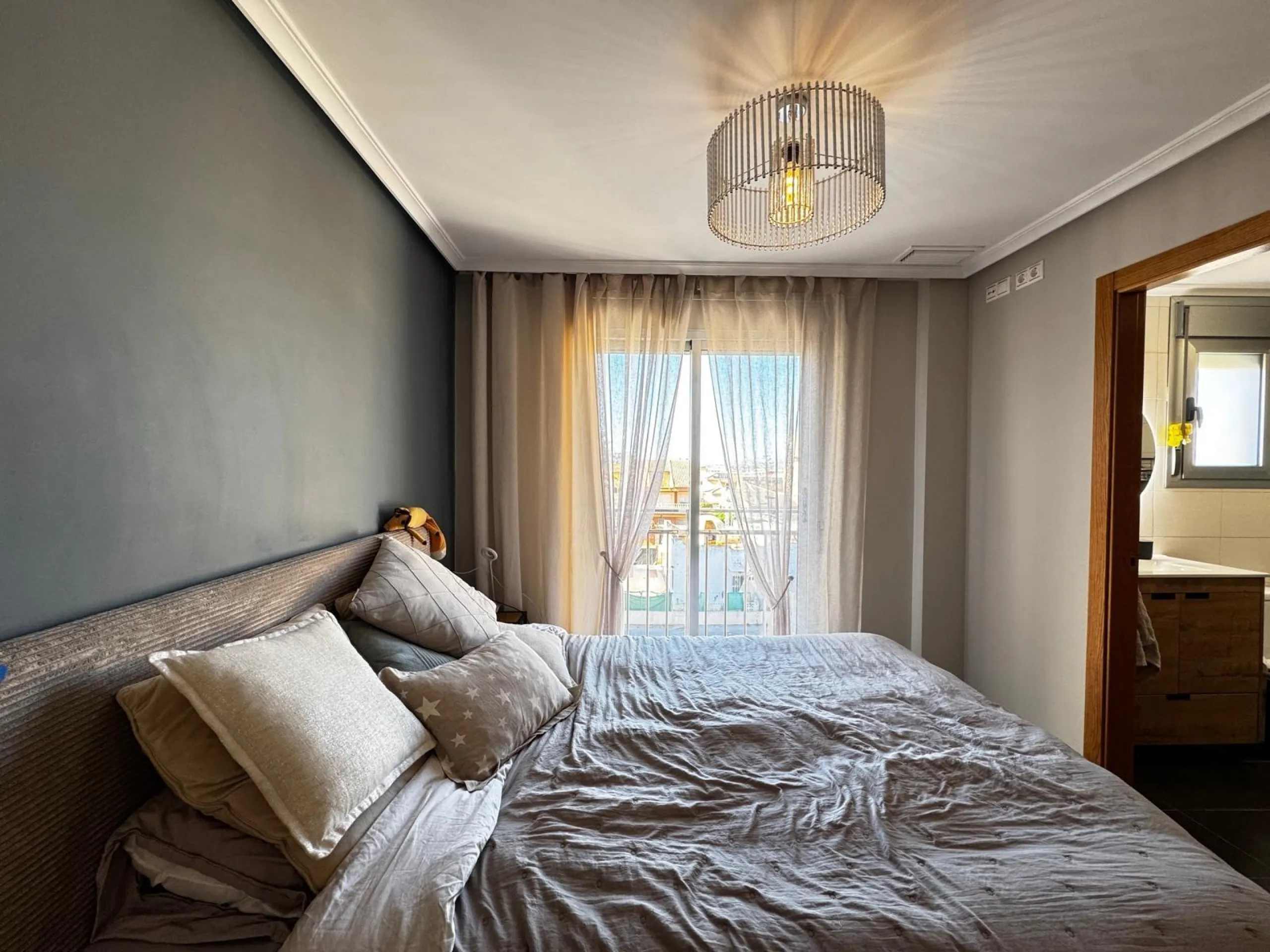 APARTAMENTO CON VISTAS AL PARQUE CON GARAJE+TRASTERO INCLUIDO. 3 DORM. 2 BAÑOS. SUPERFICIE DE 89 M2. PLAYA A 800 M.