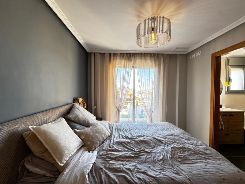 APARTAMENTO CON VISTAS AL PARQUE CON GARAJE+TRASTERO INCLUIDO. 3 DORM. 2 BAÑOS. SUPERFICIE DE 89 M2. PLAYA A 800 M.