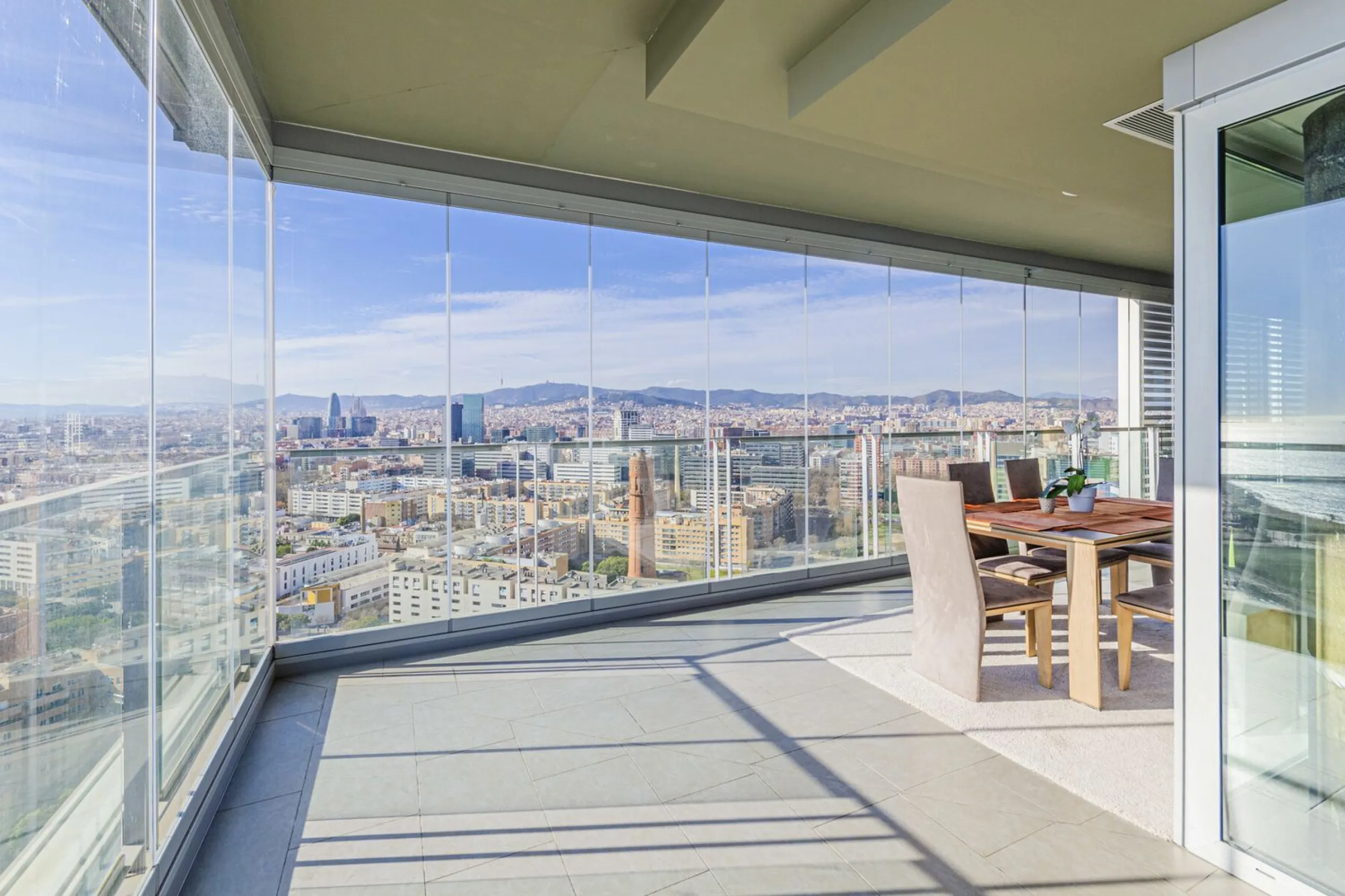 High-Rise Apartment with Terrace and Panoramic Views in Diagonal Mar, Barcelona