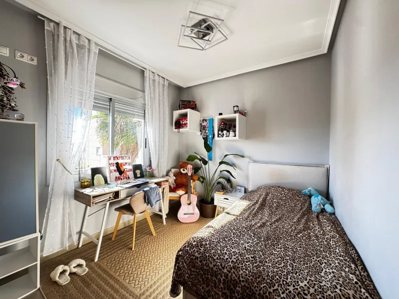 APARTAMENTO CON VISTAS AL PARQUE CON GARAJE+TRASTERO INCLUIDO. 3 DORM. 2 BAÑOS. SUPERFICIE DE 89 M2. PLAYA A 800 M.