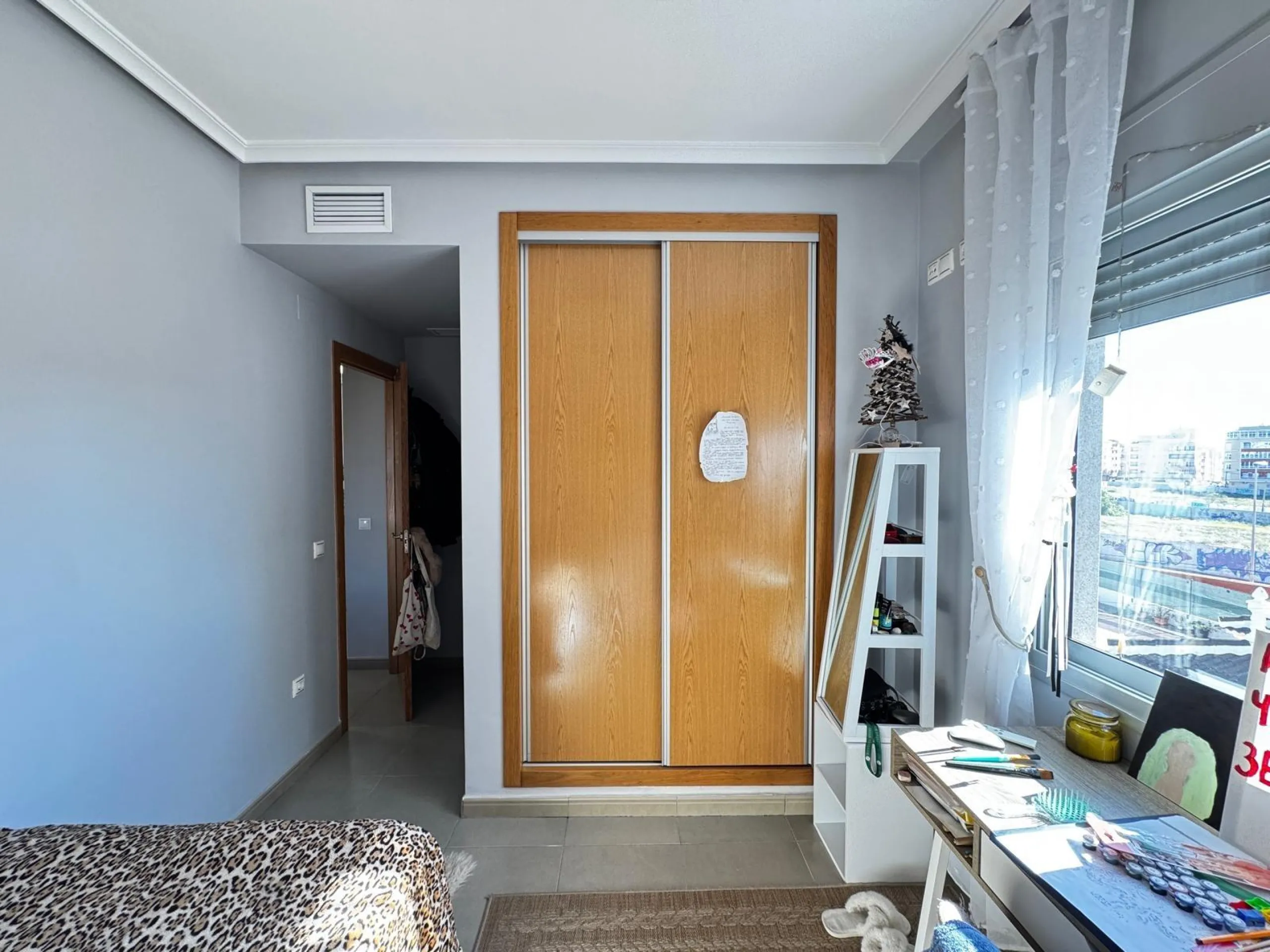 APARTAMENTO CON VISTAS AL PARQUE CON GARAJE+TRASTERO INCLUIDO. 3 DORM. 2 BAÑOS. SUPERFICIE DE 89 M2. PLAYA A 800 M.