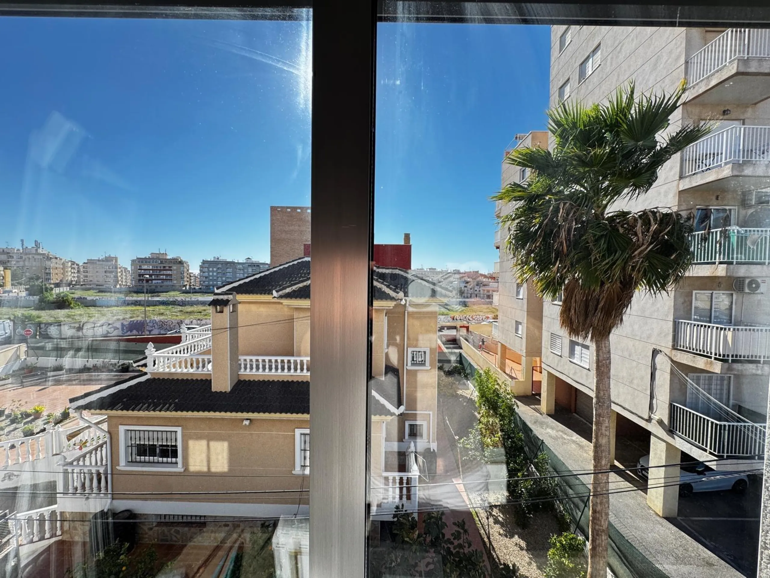 APARTAMENTO CON VISTAS AL PARQUE CON GARAJE+TRASTERO INCLUIDO. 3 DORM. 2 BAÑOS. SUPERFICIE DE 89 M2. PLAYA A 800 M.