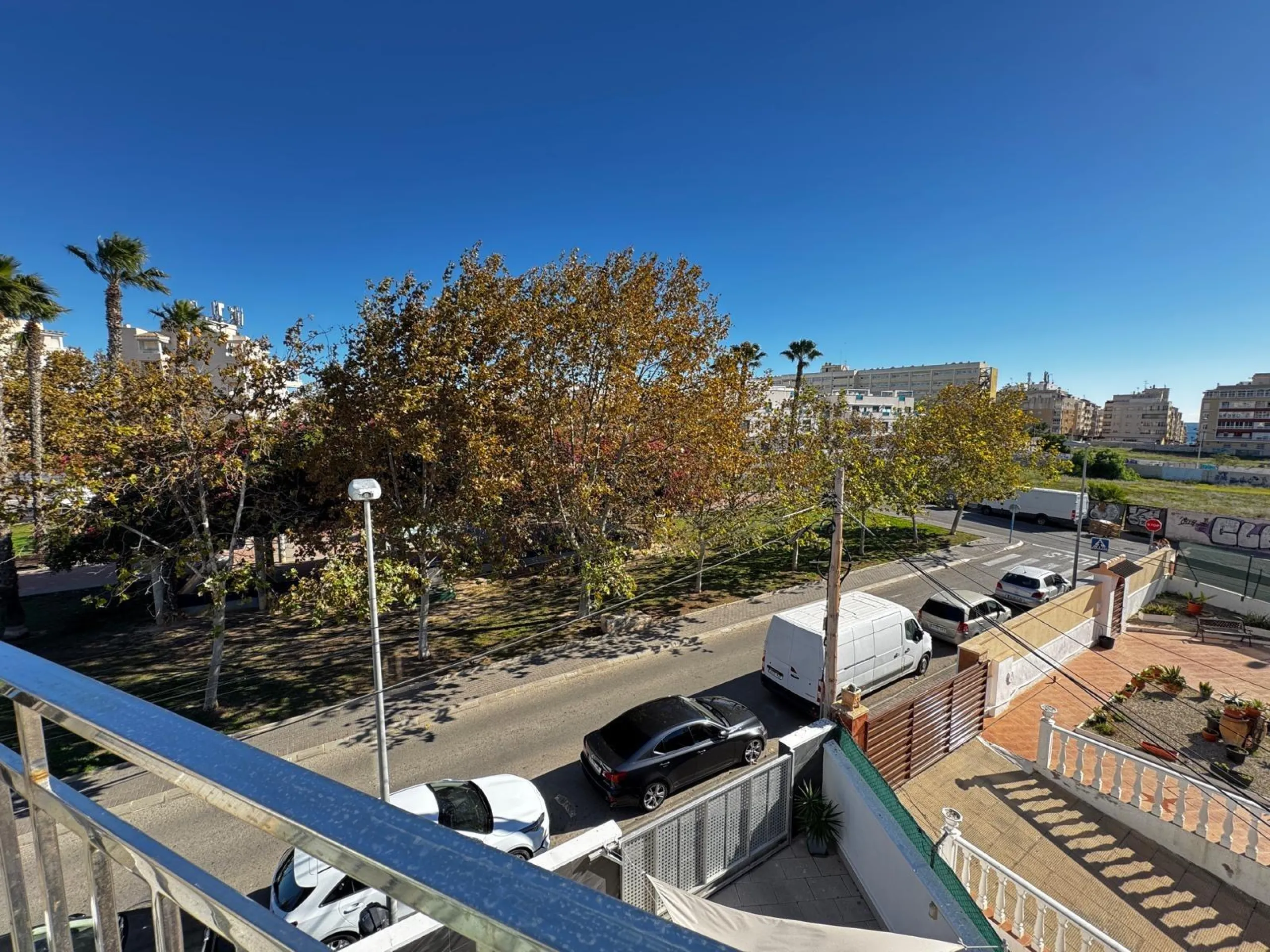APARTAMENTO CON VISTAS AL PARQUE CON GARAJE+TRASTERO INCLUIDO. 3 DORM. 2 BAÑOS. SUPERFICIE DE 89 M2. PLAYA A 800 M.