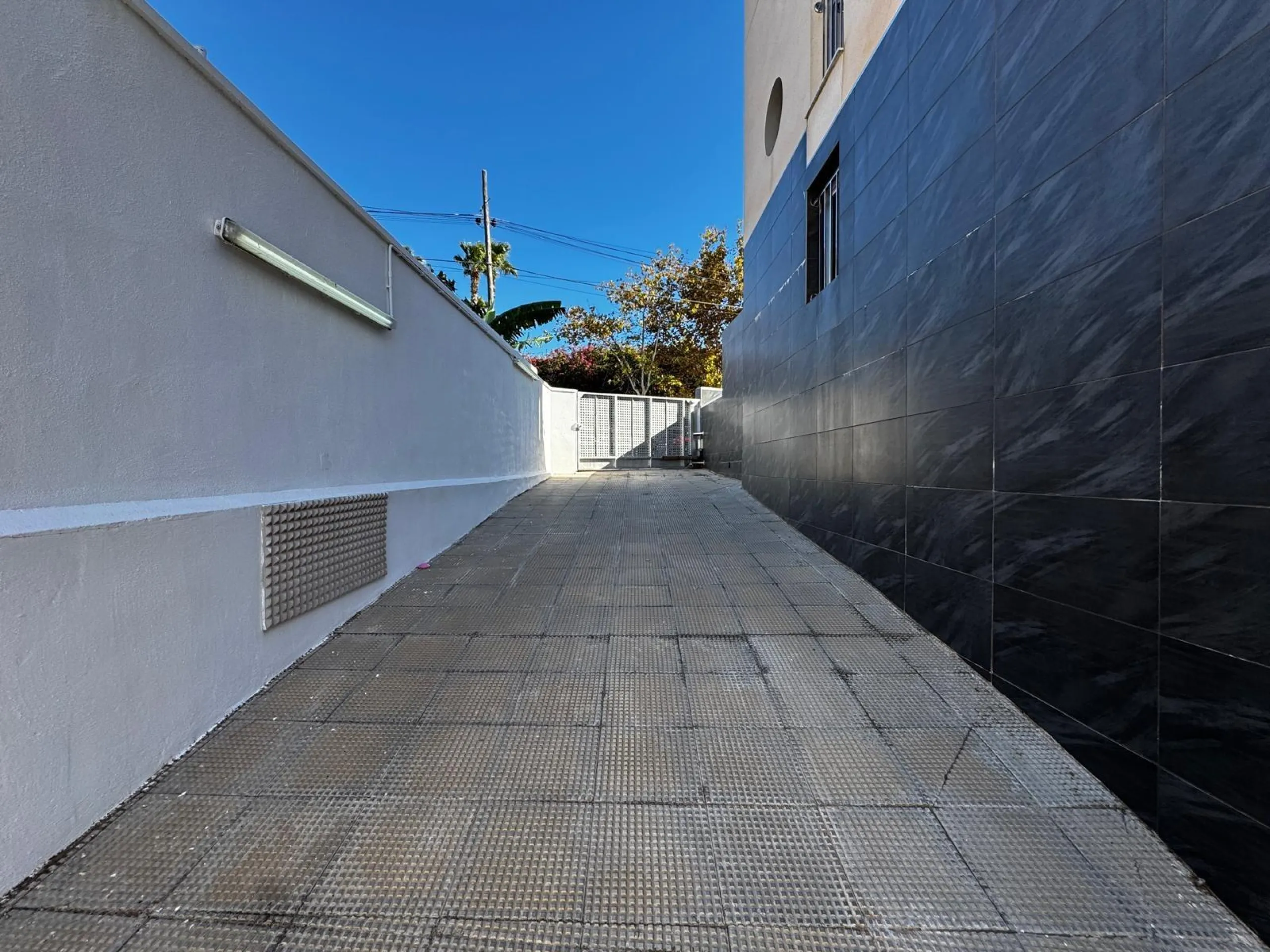 APARTAMENTO CON VISTAS AL PARQUE CON GARAJE+TRASTERO INCLUIDO. 3 DORM. 2 BAÑOS. SUPERFICIE DE 89 M2. PLAYA A 800 M.