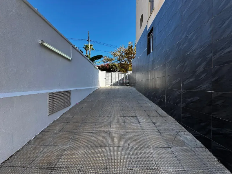 APARTAMENTO CON VISTAS AL PARQUE CON GARAJE+TRASTERO INCLUIDO. 3 DORM. 2 BAÑOS. SUPERFICIE DE 89 M2. PLAYA A 800 M.