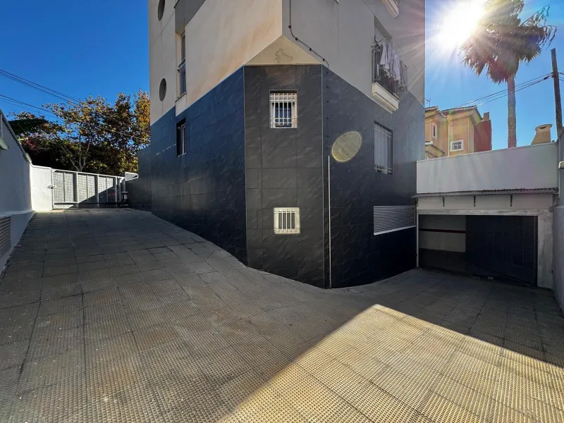 APARTAMENTO CON VISTAS AL PARQUE CON GARAJE+TRASTERO INCLUIDO. 3 DORM. 2 BAÑOS. SUPERFICIE DE 89 M2. PLAYA A 800 M.