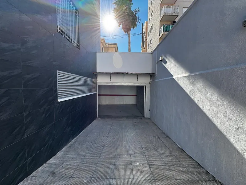 APARTAMENTO CON VISTAS AL PARQUE CON GARAJE+TRASTERO INCLUIDO. 3 DORM. 2 BAÑOS. SUPERFICIE DE 89 M2. PLAYA A 800 M.