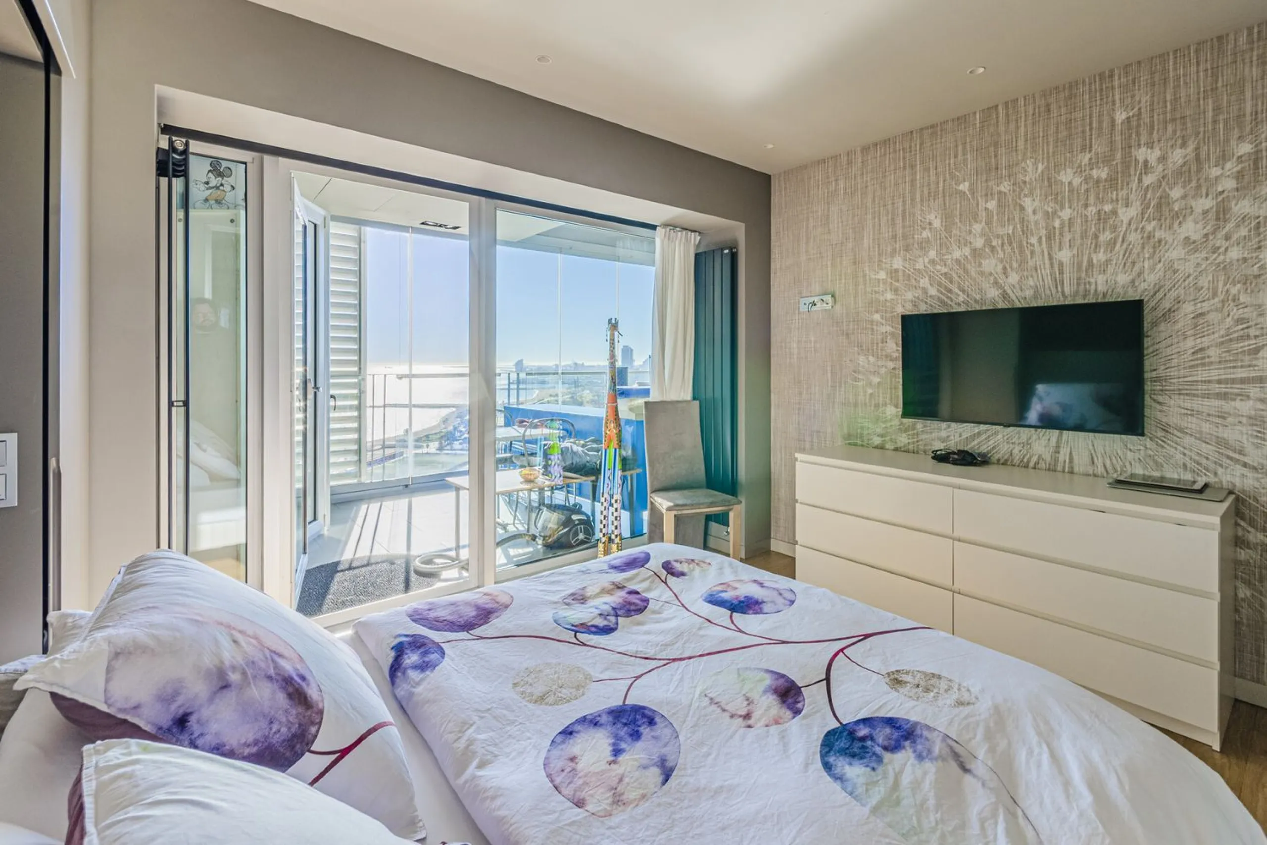 High-Rise Apartment with Terrace and Panoramic Views in Diagonal Mar, Barcelona