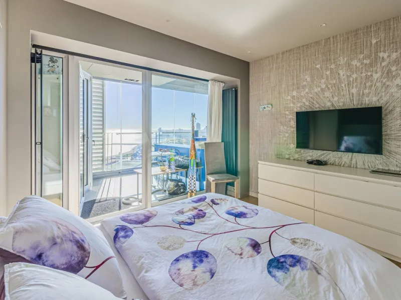 High-Rise Apartment with Terrace and Panoramic Views in Diagonal Mar, Barcelona
