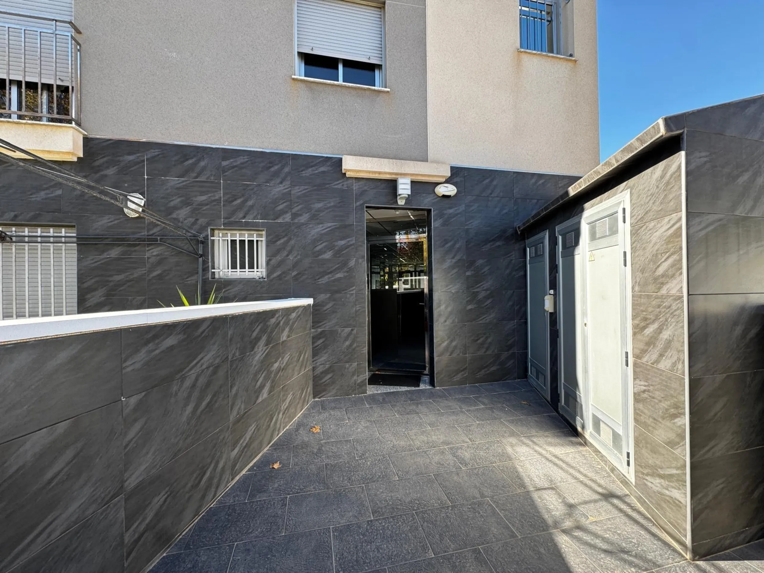 APARTAMENTO CON VISTAS AL PARQUE CON GARAJE+TRASTERO INCLUIDO. 3 DORM. 2 BAÑOS. SUPERFICIE DE 89 M2. PLAYA A 800 M.
