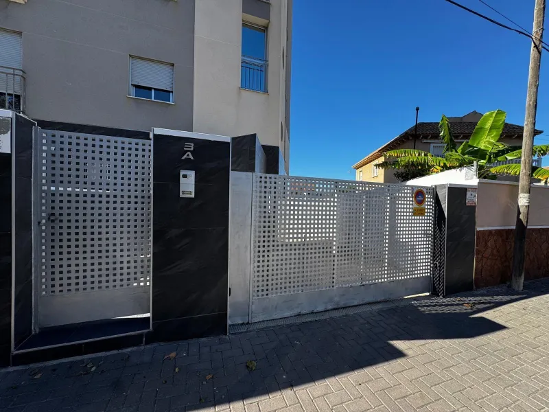 APARTAMENTO CON VISTAS AL PARQUE CON GARAJE+TRASTERO INCLUIDO. 3 DORM. 2 BAÑOS. SUPERFICIE DE 89 M2. PLAYA A 800 M.