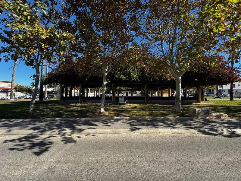 APARTAMENTO CON VISTAS AL PARQUE CON GARAJE+TRASTERO INCLUIDO. 3 DORM. 2 BAÑOS. SUPERFICIE DE 89 M2. PLAYA A 800 M.