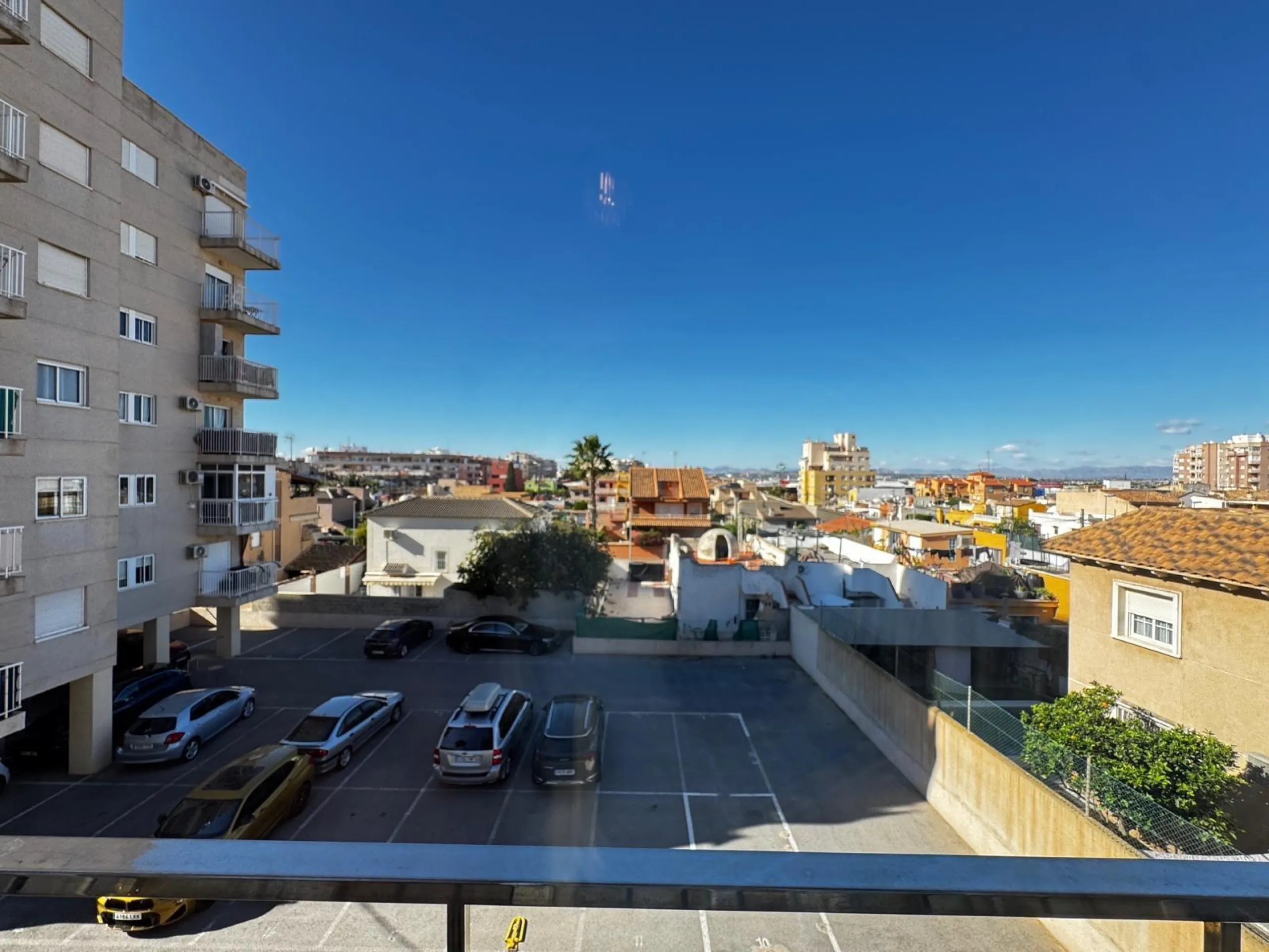 APARTAMENTO CON VISTAS AL PARQUE CON GARAJE+TRASTERO INCLUIDO. 3 DORM. 2 BAÑOS. SUPERFICIE DE 89 M2. PLAYA A 800 M.