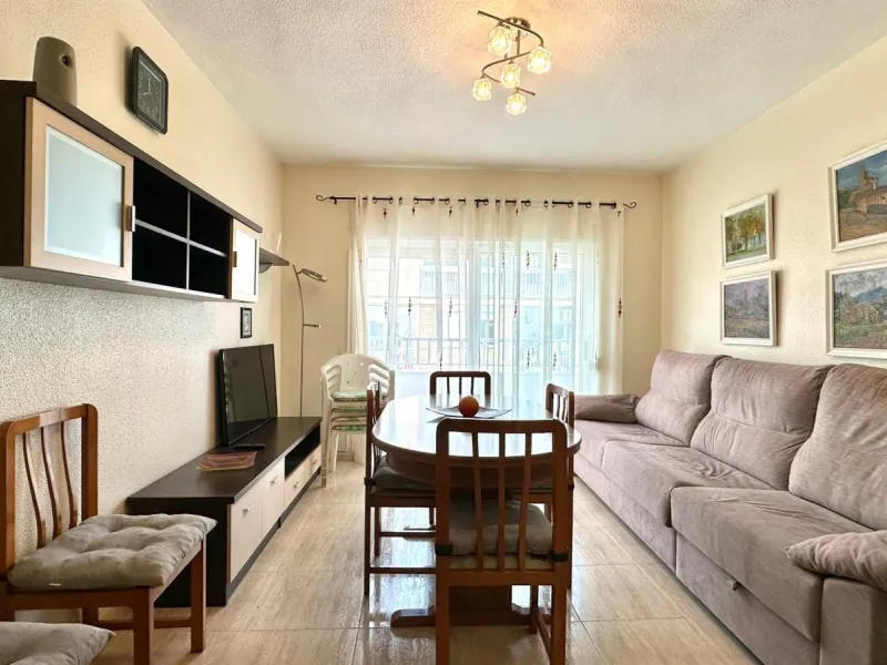 APARTAMENTO DE 2 HAB Y 1 BAÑO EN LA ESTACIÓN DE AUTOBUSES DE TORREVIEJA CON TERRAZA