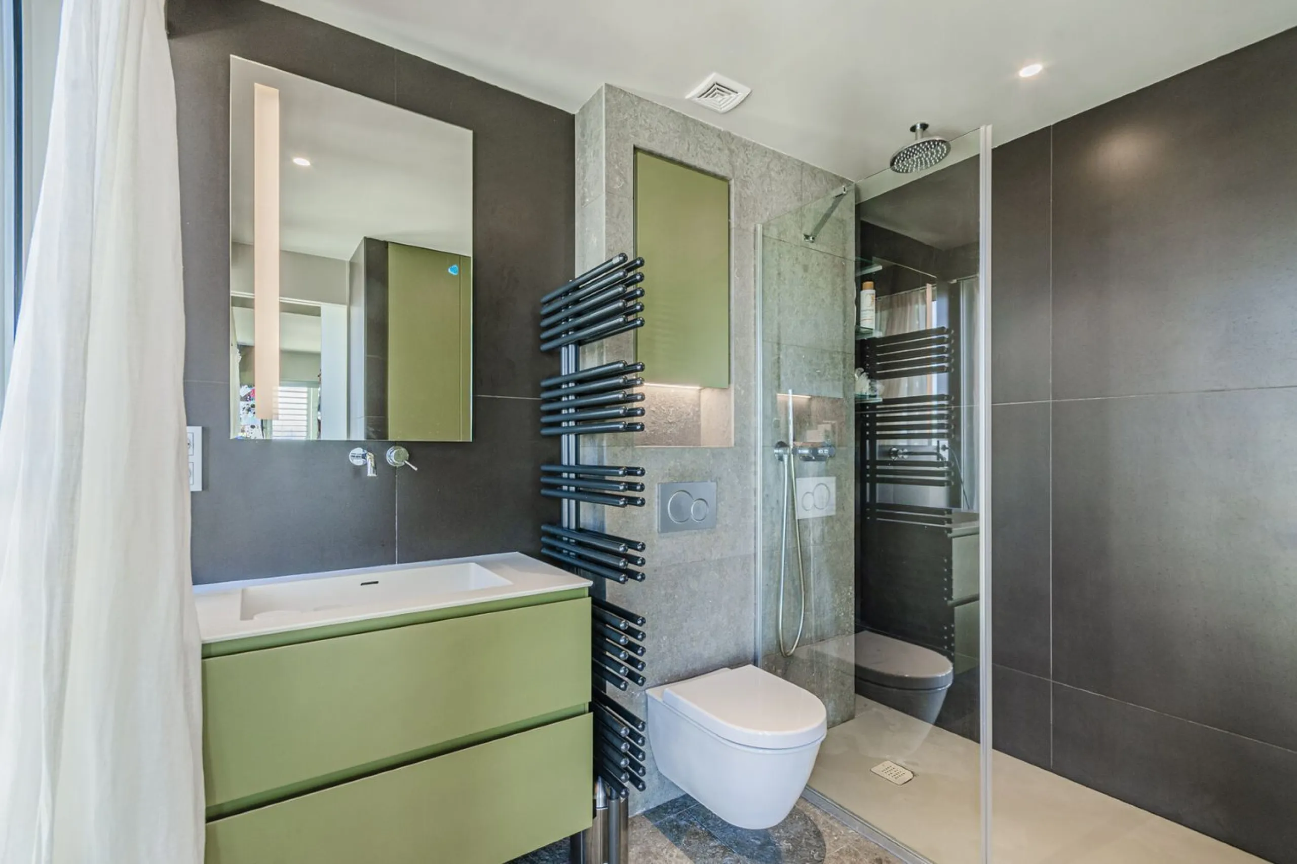 High-Rise Apartment with Terrace and Panoramic Views in Diagonal Mar, Barcelona