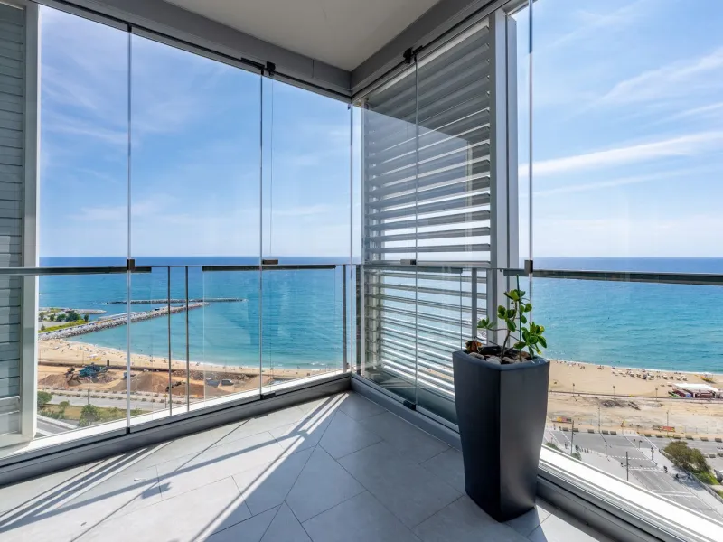 Apartment with Endless Views in Barcelona: An Oasis Between Sky and Sea