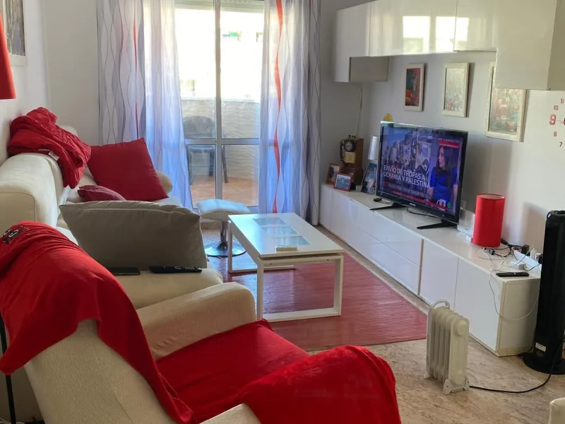 3 BEDROOM, 2 BATHROOM PENTHOUSE WITH TERRACE IN THE CENTER OF TORREVIEJA