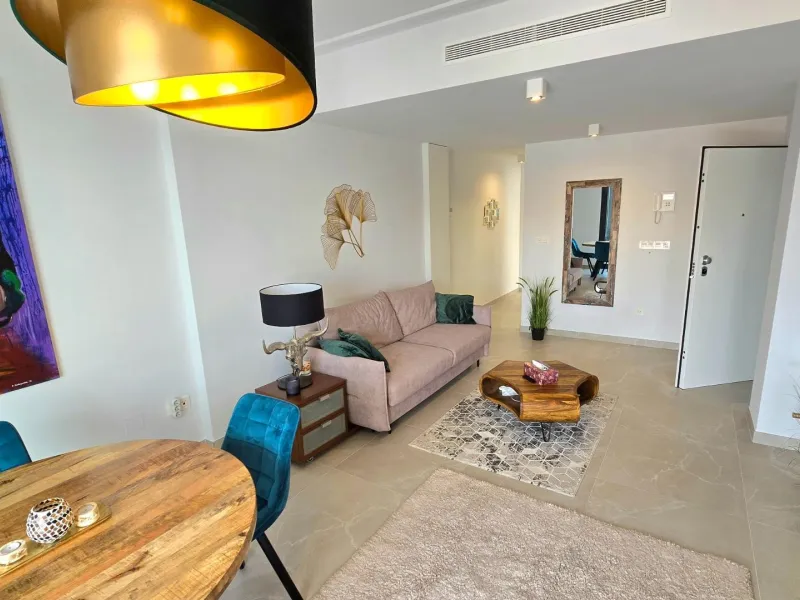Modern apartment with private solarium in Torrevieja – just steps from the sea