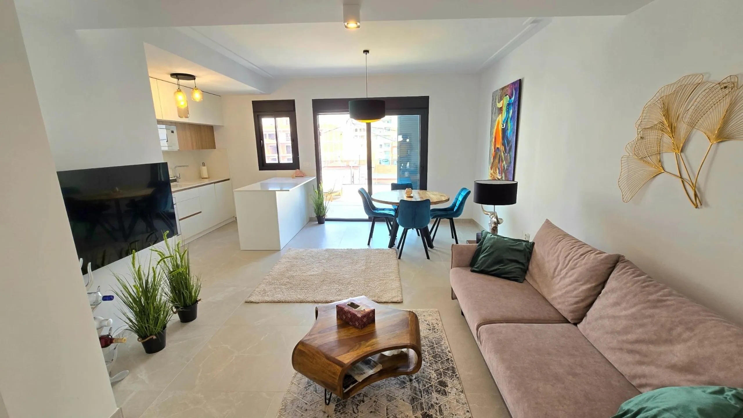 Modern apartment with private solarium in Torrevieja – just steps from the sea