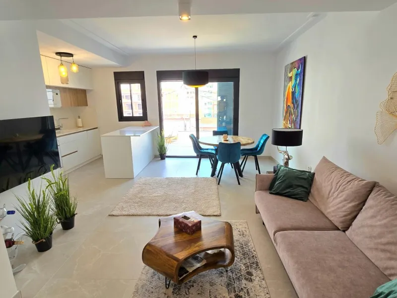 Modern apartment with private solarium in Torrevieja – just steps from the sea