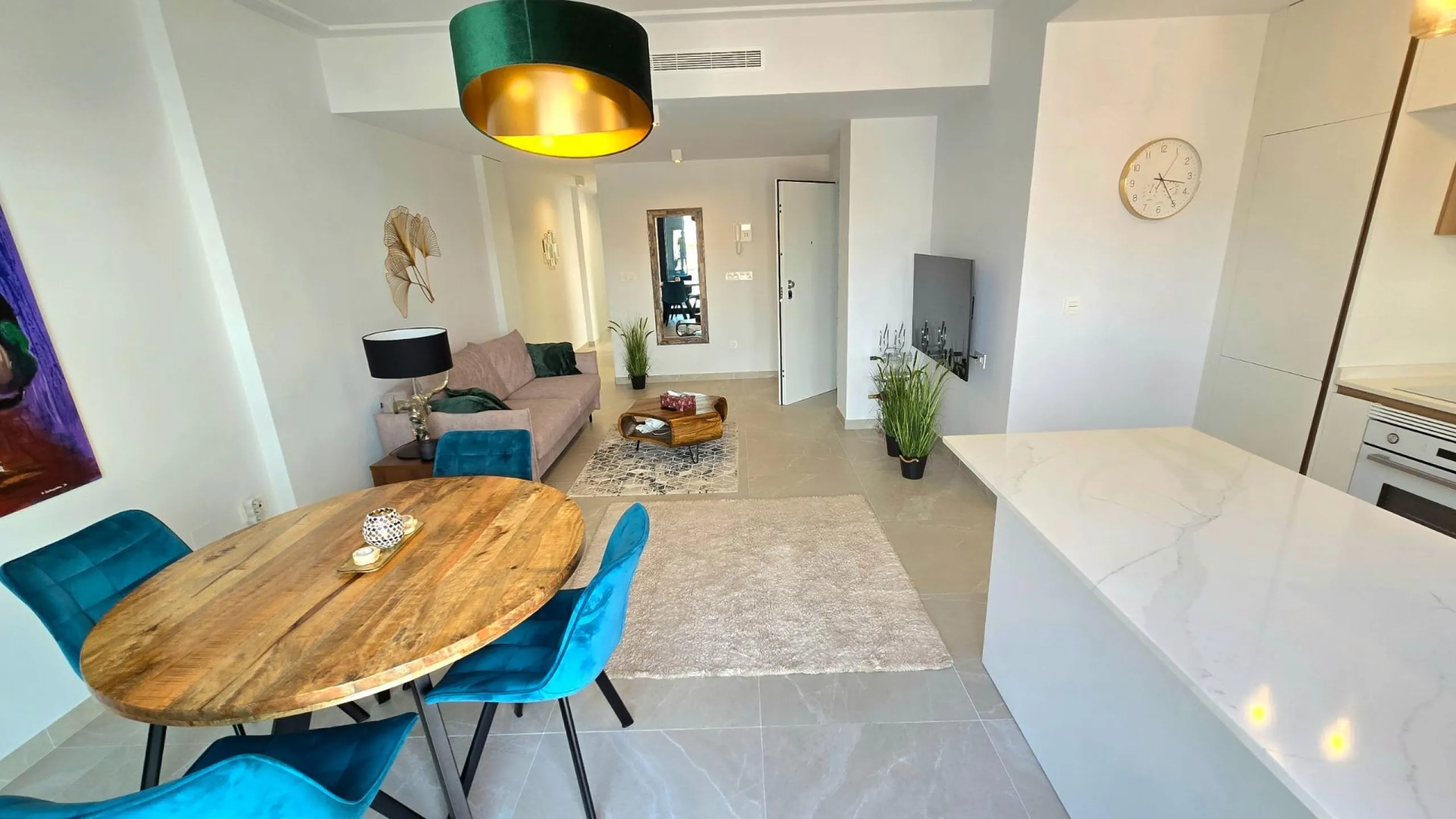 Modern apartment with private solarium in Torrevieja – just steps from the sea