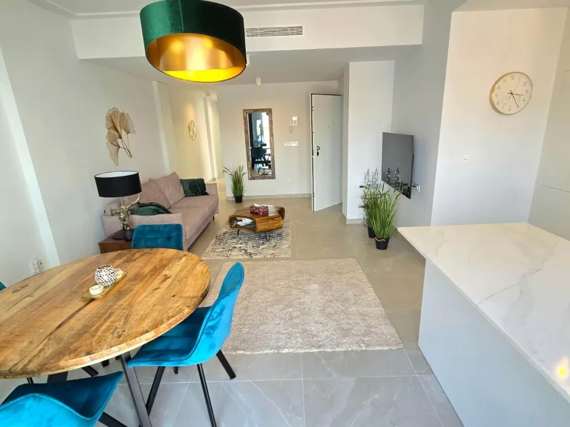 Modern apartment with private solarium in Torrevieja – just steps from the sea