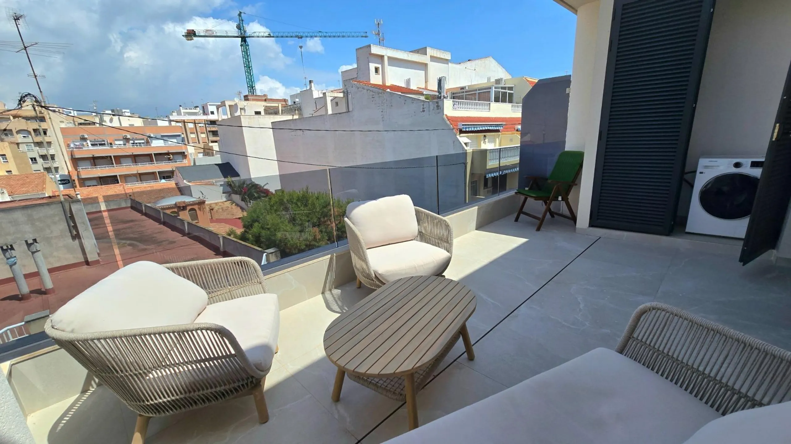 Modern apartment with private solarium in Torrevieja – just steps from the sea