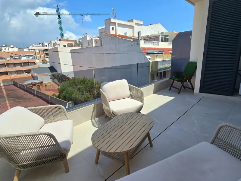 Modern apartment with private solarium in Torrevieja – just steps from the sea