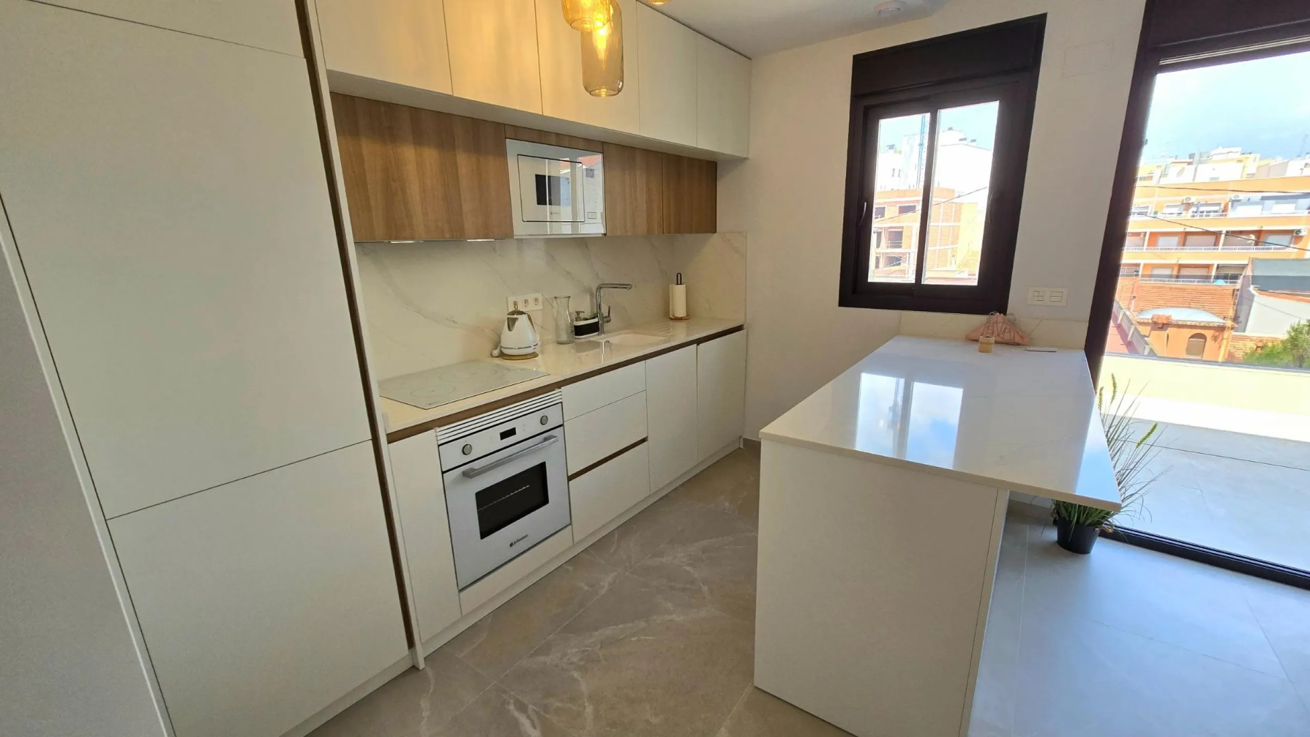 Modern apartment with private solarium in Torrevieja – just steps from the sea
