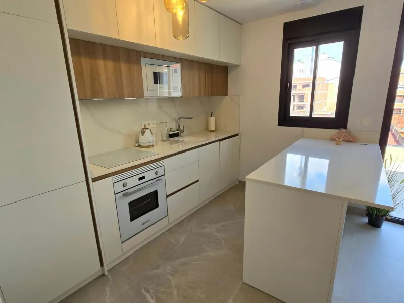 Modern apartment with private solarium in Torrevieja – just steps from the sea