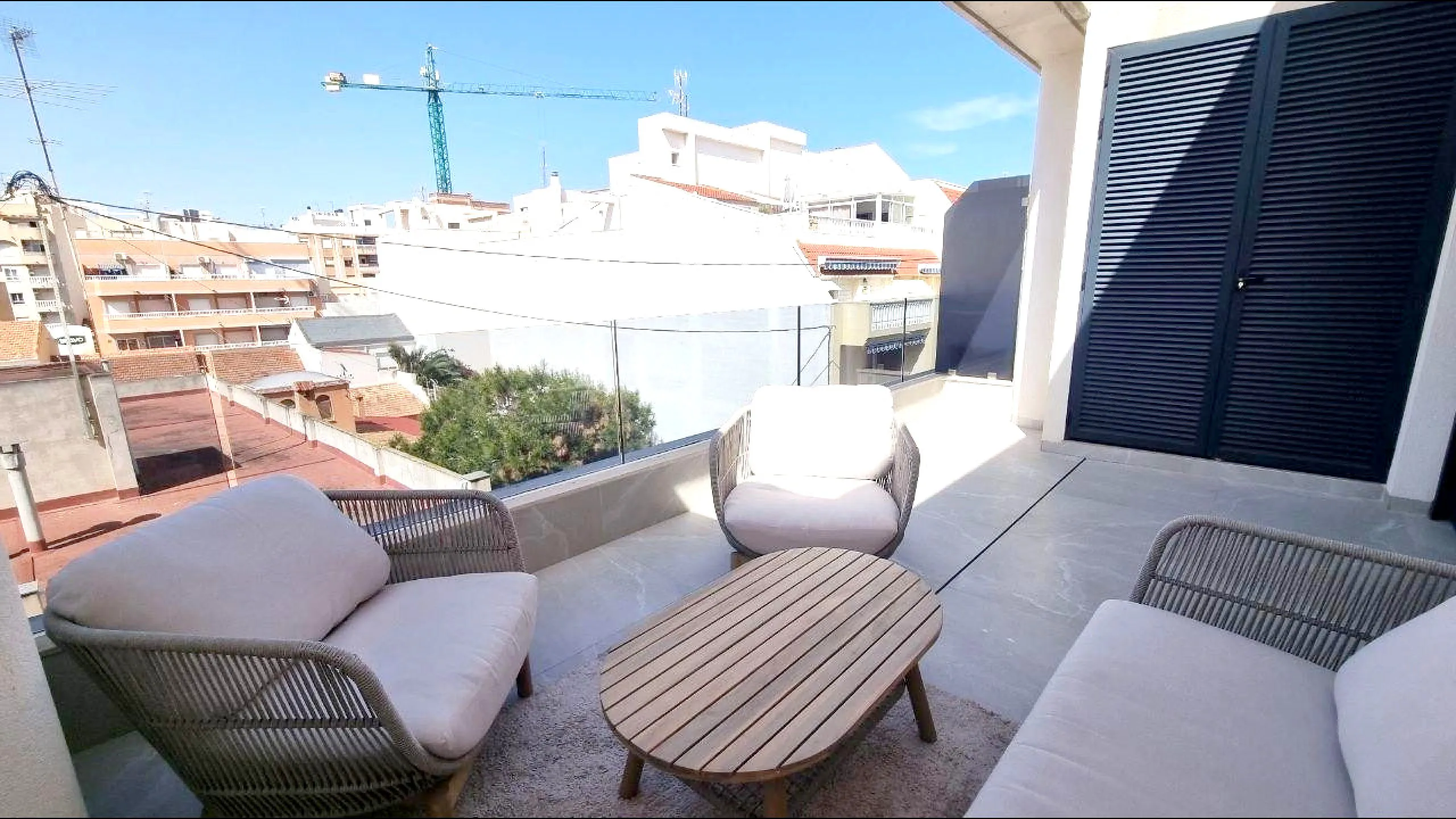Modern apartment with private solarium in Torrevieja – just steps from the sea