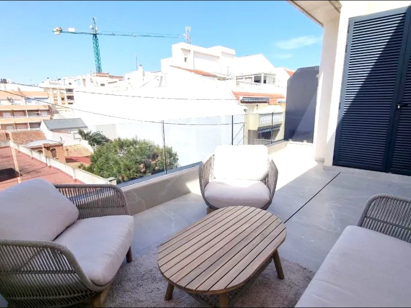 Modern apartment with private solarium in Torrevieja – just steps from the sea