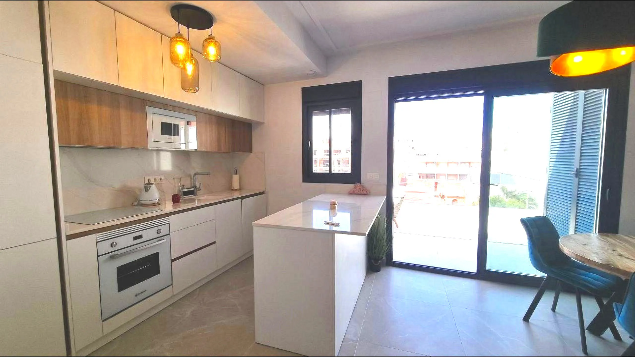 Modern apartment with private solarium in Torrevieja – just steps from the sea