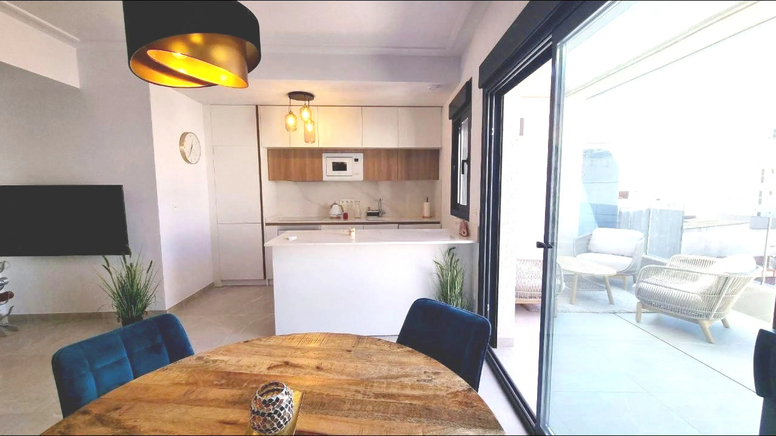 Modern apartment with private solarium in Torrevieja – just steps from the sea