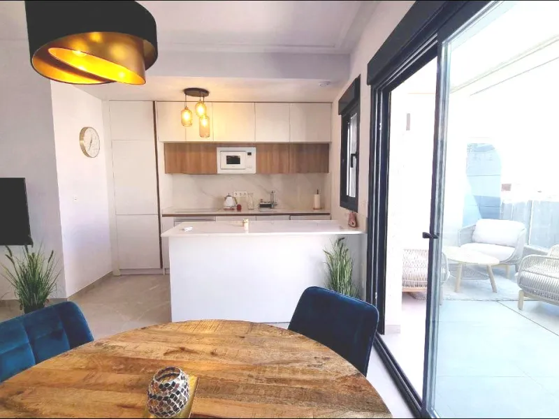 Modern apartment with private solarium in Torrevieja – just steps from the sea