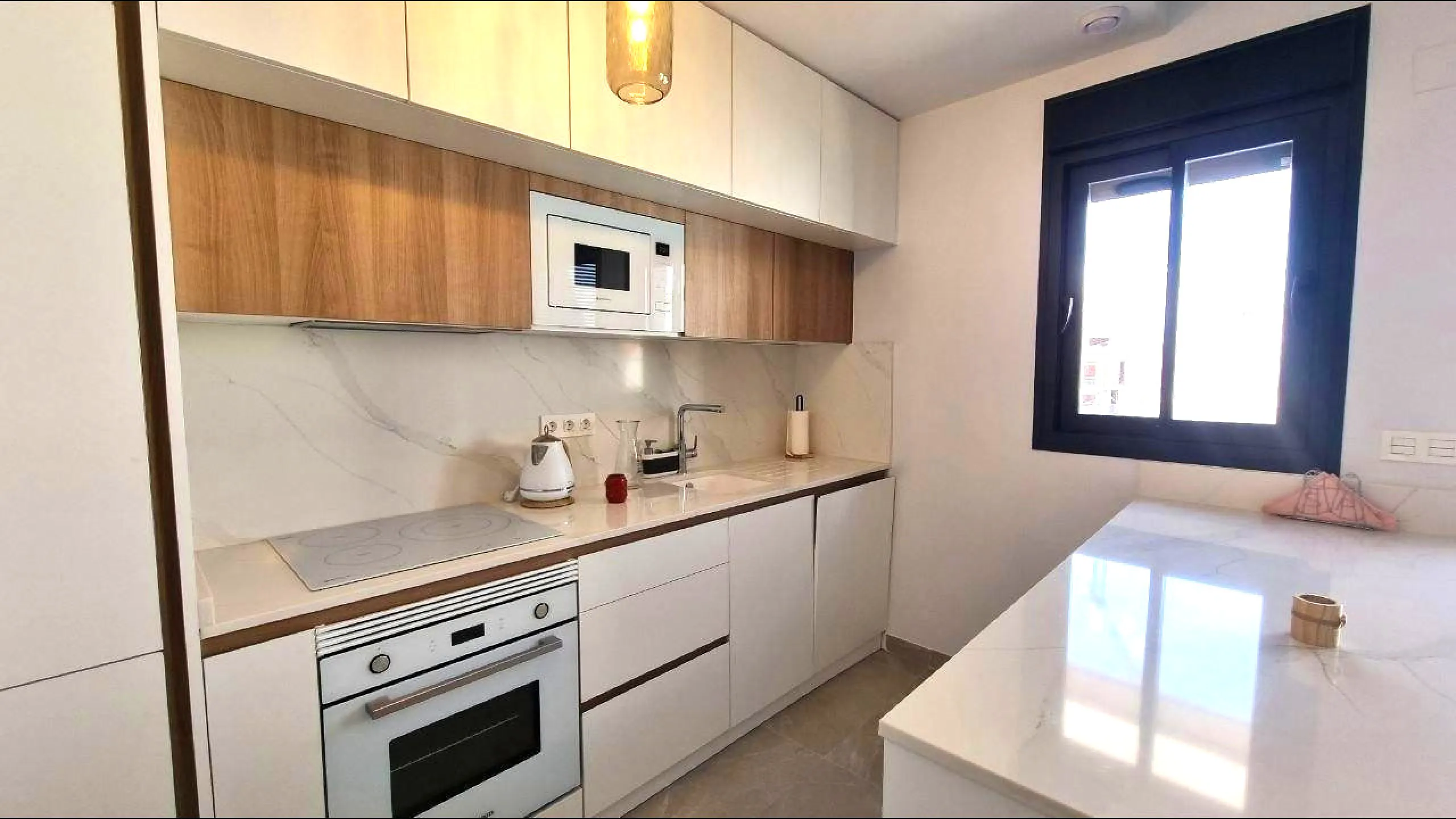 Modern apartment with private solarium in Torrevieja – just steps from the sea