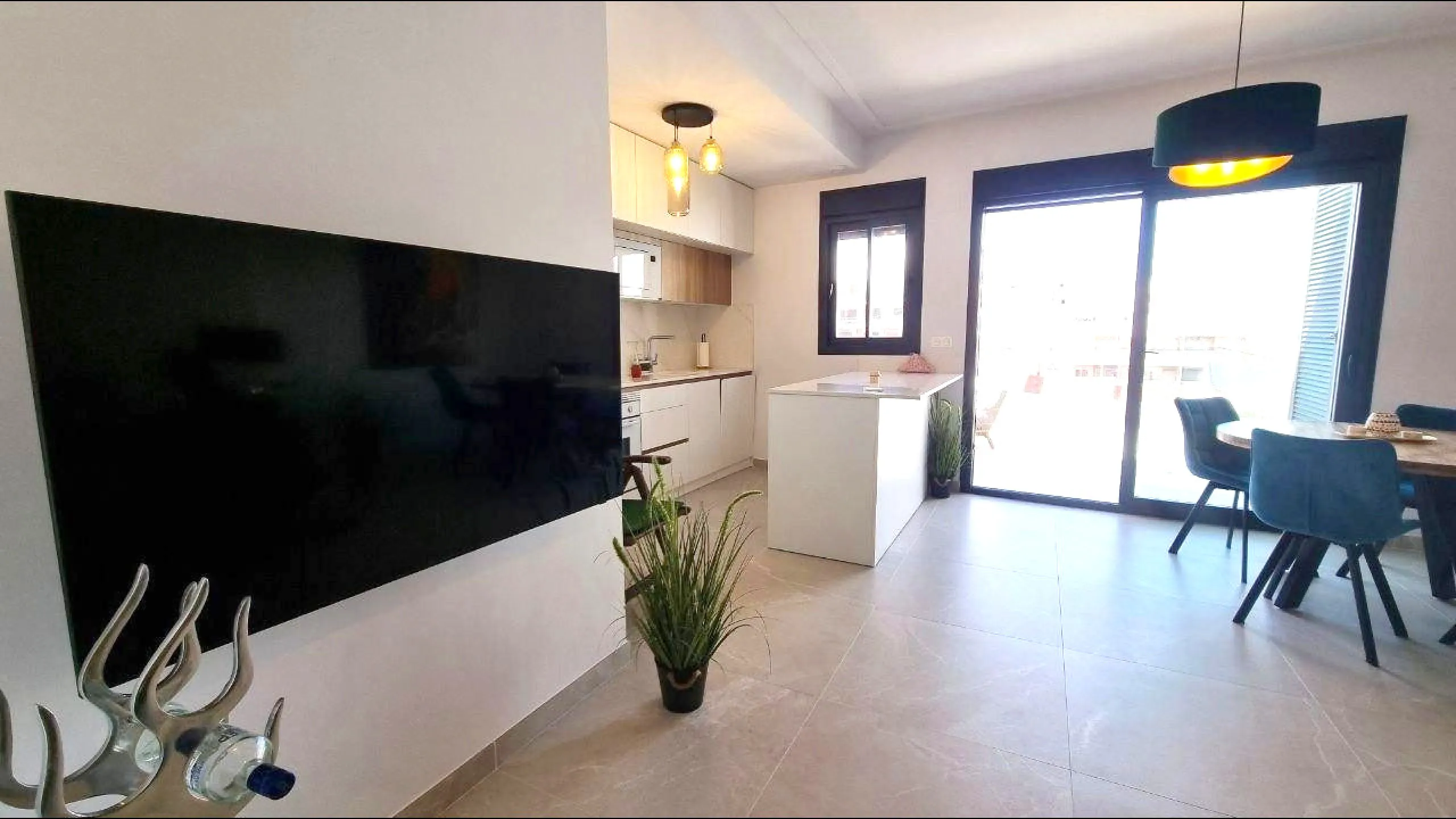 Modern apartment with private solarium in Torrevieja – just steps from the sea