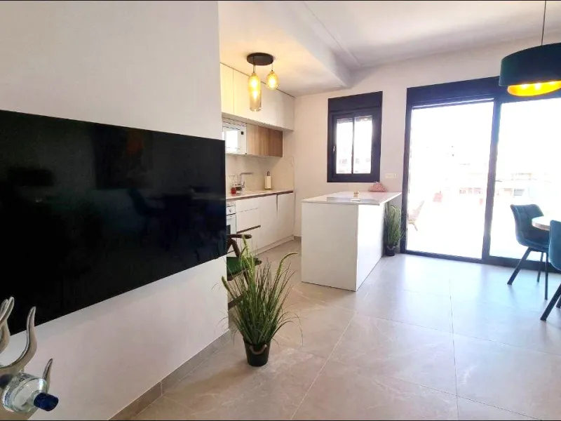 Modern apartment with private solarium in Torrevieja – just steps from the sea