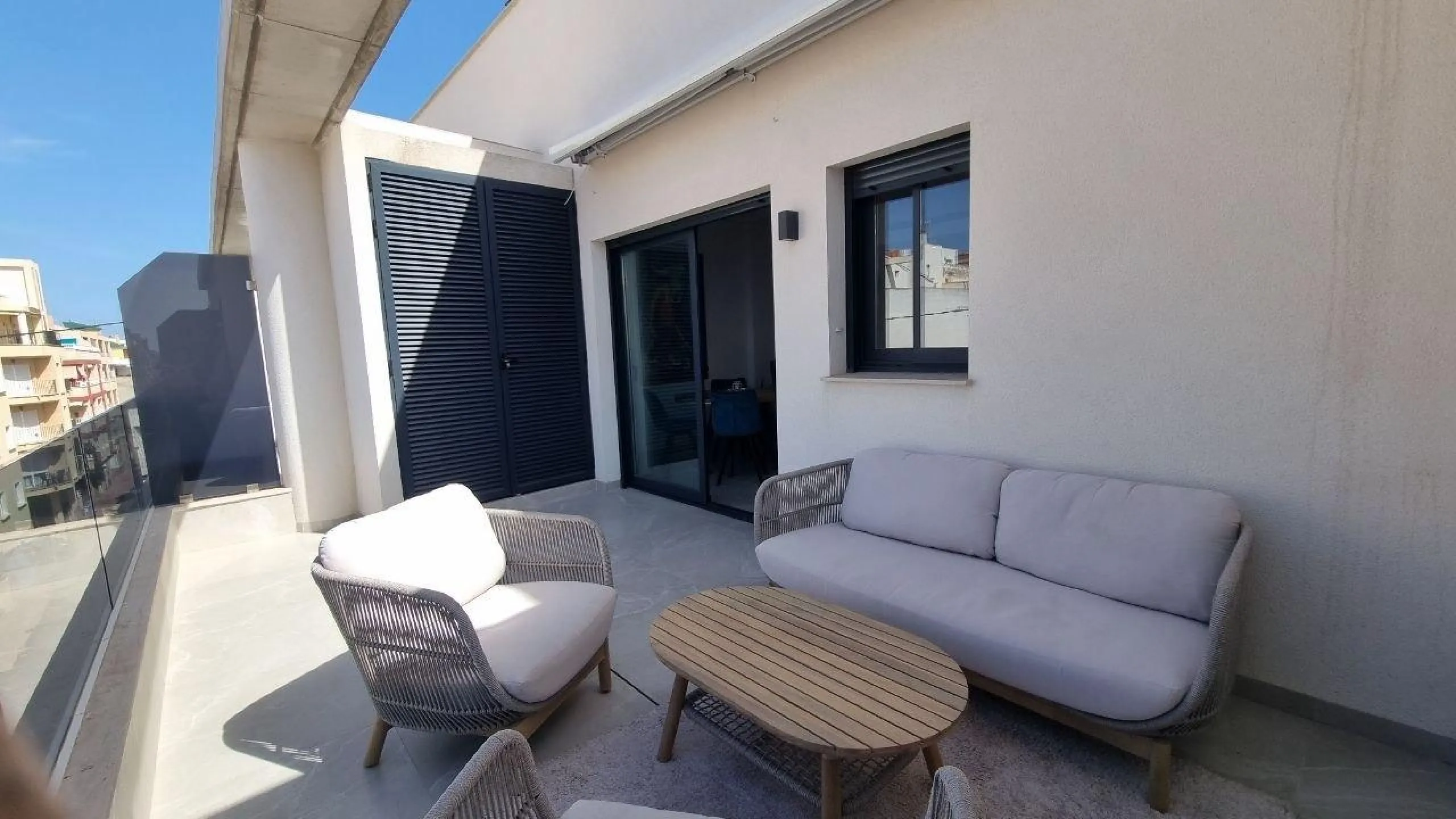 Modern apartment with private solarium in Torrevieja – just steps from the sea