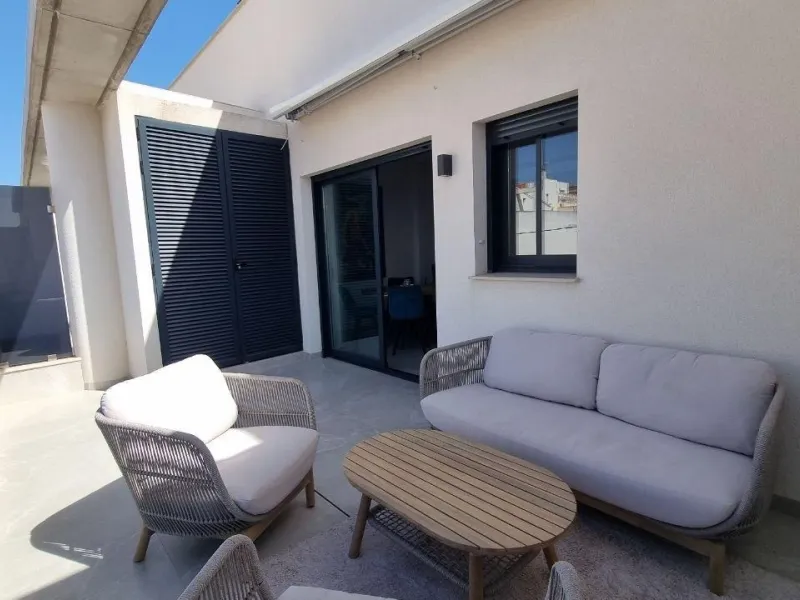Modern apartment with private solarium in Torrevieja – just steps from the sea
