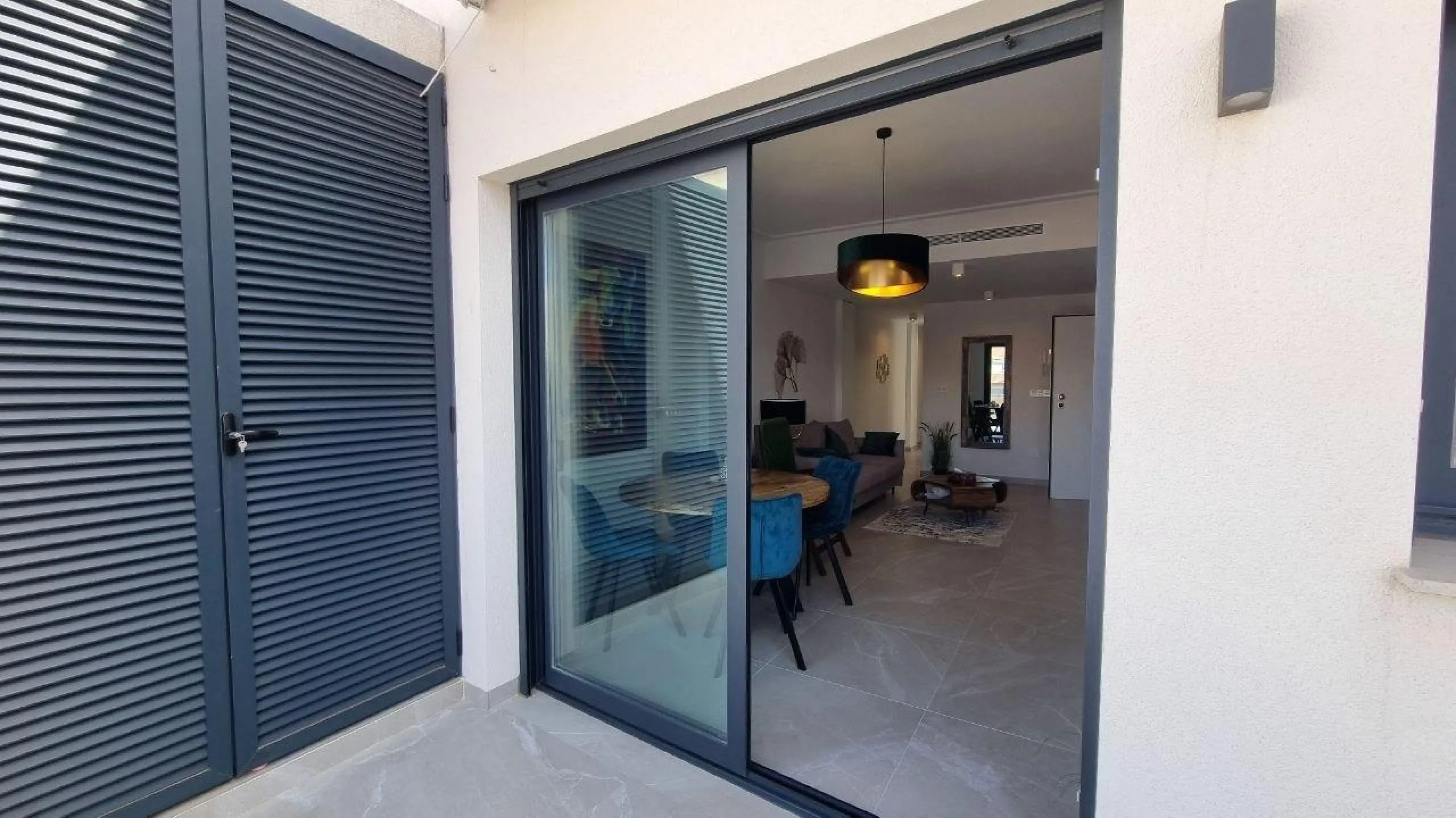 Modern apartment with private solarium in Torrevieja – just steps from the sea