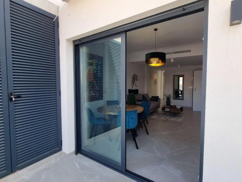 Modern apartment with private solarium in Torrevieja – just steps from the sea