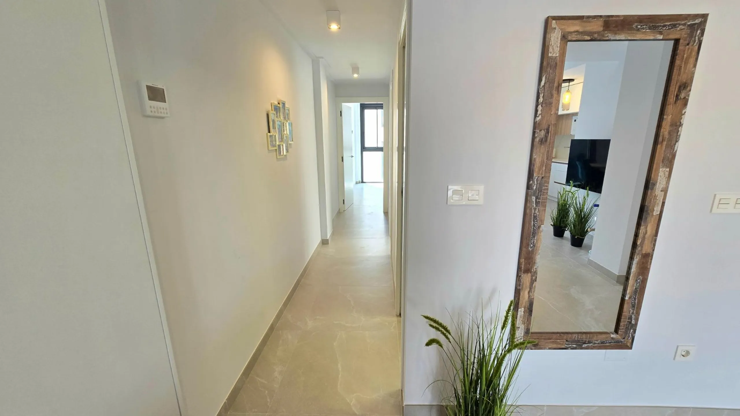 Modern apartment with private solarium in Torrevieja – just steps from the sea