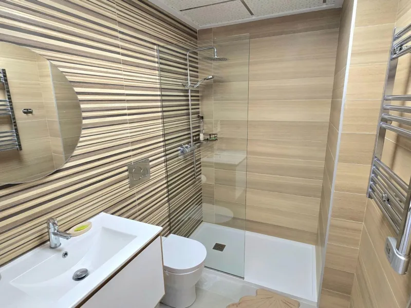 Modern apartment with private solarium in Torrevieja – just steps from the sea